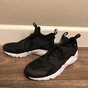 Nike Air Huarache Running Shoe Youth 6.5/Women 8.5